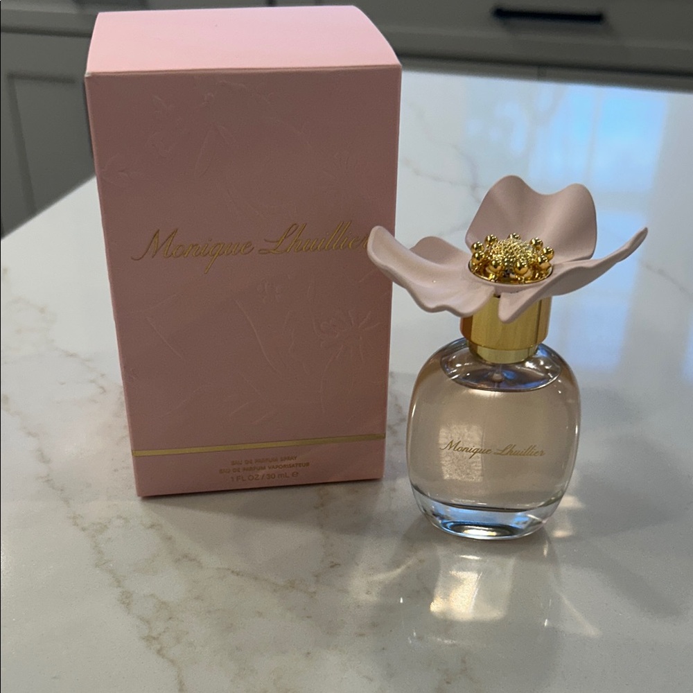 NWT Monique Lhuillier Fragrance with Pink Floral Cap